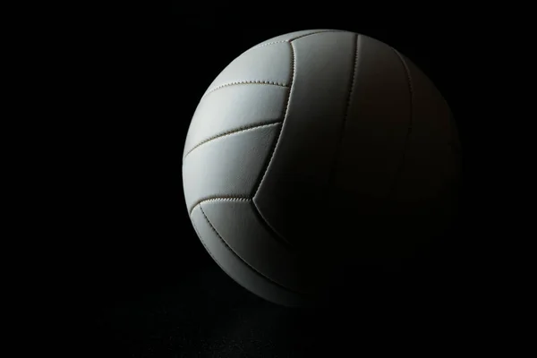 Bola Voleibol Con Sombra Sobre Fondo Negro Con Espacio Copia Imagen De Stock