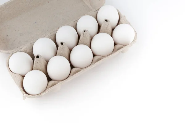 Άσπρα Αυγά Κοτόπουλου Ένα Κουτί Αυγών Λευκό Φόντο Πάνω Όψη — Φωτογραφία Αρχείου