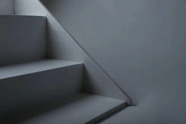 Escaleras Madera Contrachapada Blanca Sobre Fondo Gris Fotos De Stock