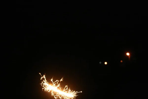  Siyah arkaplanda maytap