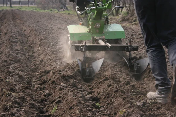 Landwirt Bei Der Feldarbeit lizenzfreie Stockfotos