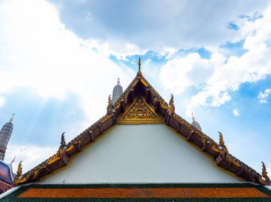Taylandlılar tarafından tasarlanmış güzel bir çatı, tapınağın adı Wat Arun Ratchawararam Woramahaviharn Bangkok Tayland 'da