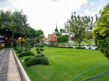 Tapınak bölgesinde yeşil bahçe ve huzuru arttırın. Bangkok Tayland 'da tapınağın adı Wat Arun Ratchawararam Woramahaviharn.