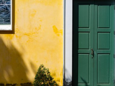 Tayland mimarisi Avrupa 'dan, Sarı Duvar' dan ve Tayland 'ın Yeşil Kapısı' ndan etkilenmiştir.