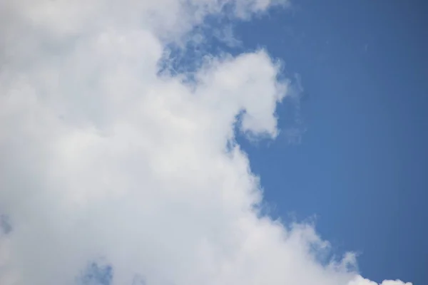 Keindahan Awan Putih Langit Biru — Stok Foto