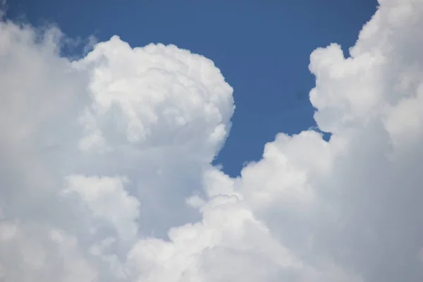 Keindahan Awan Putih Langit Biru — Stok Foto