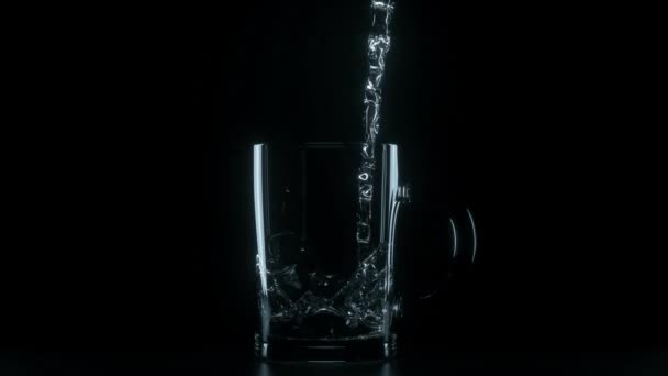 Ρίξτε το νερό στο ποτήρι, 3d απόδοση. — Αρχείο Βίντεο