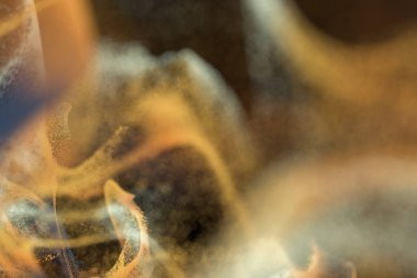 Siyah arkaplan üzerinde hareket eden parçacıklar, 3d oluşturma.