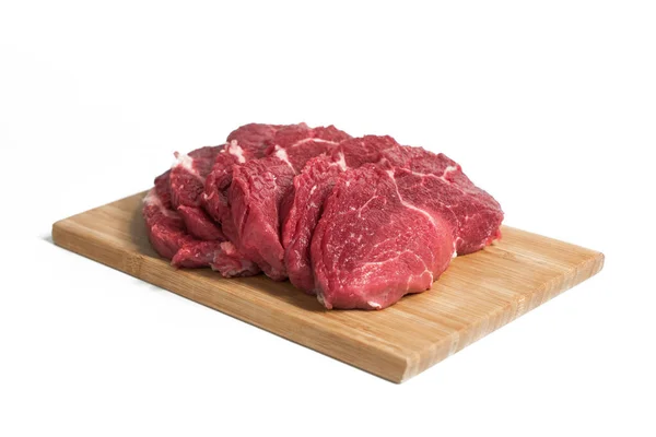 Frescura Carne Crua Pedaços Tábua Corte Com Fundo Branco Fotografia — Fotografia de Stock