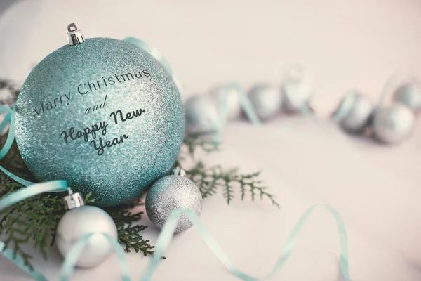 Modrý vánoční koule. — Stock fotografie