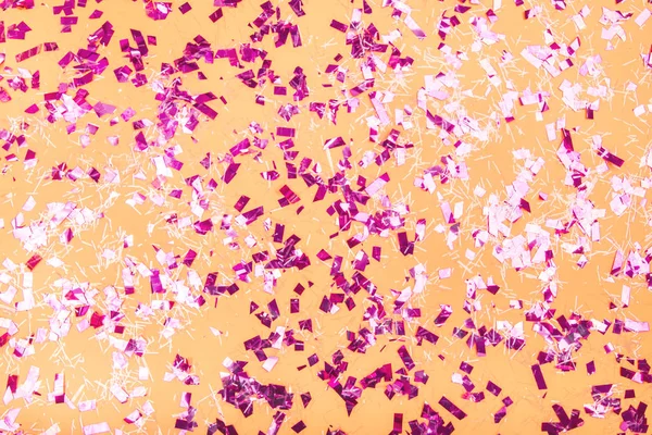 Kleurrijke confetti op een achtergrond. — Stockfoto