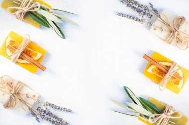 Üç parça sabun ve şifalı ot.. 