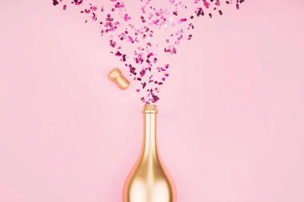 Bottle of champagne and confetti. — Zdjęcie stockowe