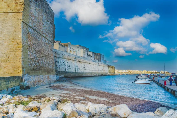 Otranto, a vár és a kikötő — Stock Fotó