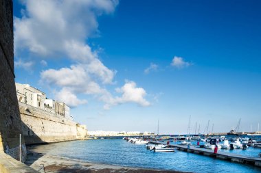 Otranto, kale ve liman