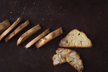 Bademli tatlı bisküvi, kek cantuccini denilen İtalyan geleneğinin