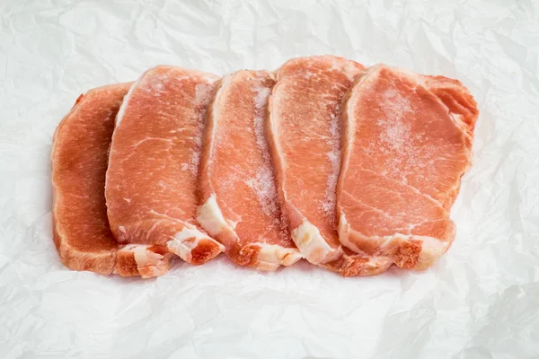 Filetes Carne Congelados Sobre Fondo Blanco Imagen de archivo