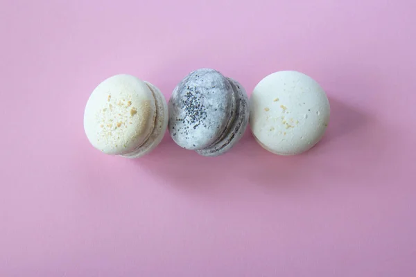 Macarons on a pink background — Stock Photo, Image
