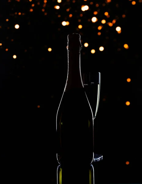 Bouteille de champagne et verre de champagne — Photo