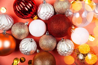 Yeni yıl parlak topları