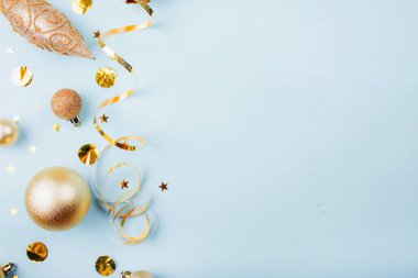 Yeni yıl parlak topları