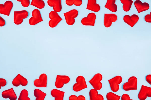 Fondo de San Valentín con corazones rojos — Foto de Stock