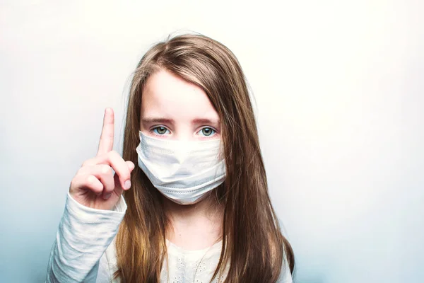 Kind met een medisch masker — Stockfoto
