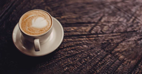 Tasse heißen Cappucino — Stockfoto