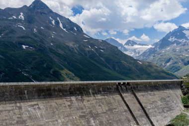 Endonezya 'daki volkanik göller üzerinde bir uçuş.