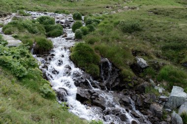 Endonezya 'daki volkanik göller üzerinde bir uçuş.