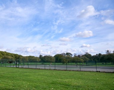 Cambridge, Uk - 9 Ekim 2019: Şehirde tenis kortu