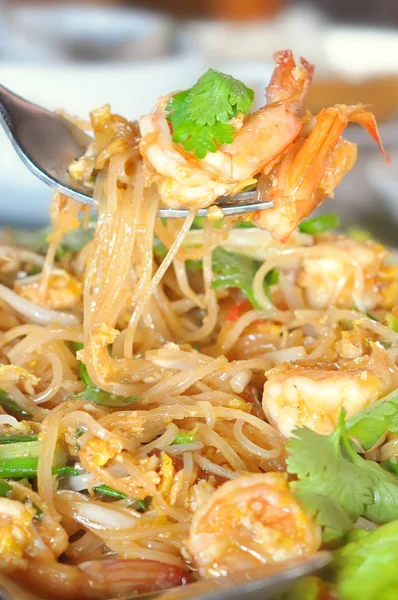 Pad Thai mit Garnelen — Stockfoto