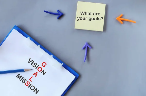 Palavras de objetivos, visão e missão no bloco de notas com lápis — Fotografia de Stock