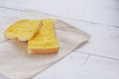 Çıtır çıtır ekmek tereyağı şeker, kahve molası kavramı