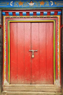 Klasik kırmızı kapı