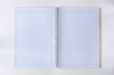 Boş spiral defter ile kılavuz kağıt