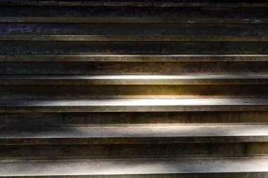 Japonya, Koyasan 'da dramatik ahşap merdiven, başarı konsepti.