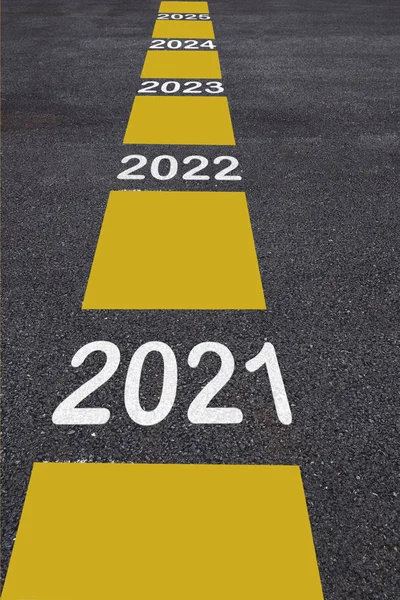 Количество 2021 2025 Асфальтовой Дорожной Поверхности Маркировкой Новым Годом Концепция — стоковое фото