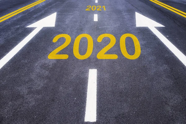 Αριθμός 2020 Έως 2021 Άσφαλτο Οδόστρωμα Γραμμές Σήμανσης Καλή Ιδέα — Φωτογραφία Αρχείου