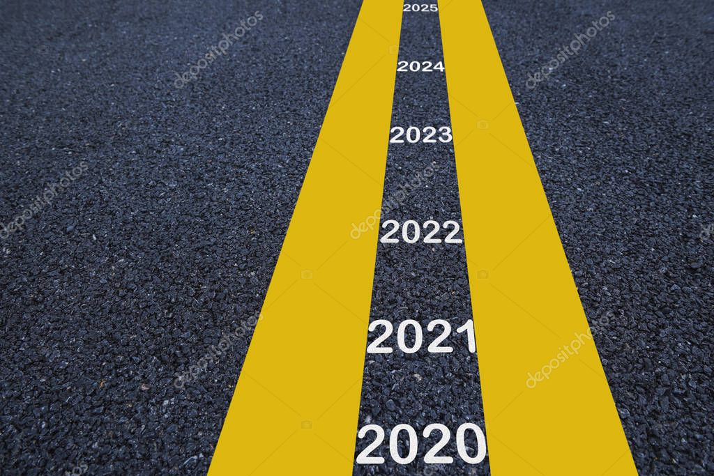 Número de 2020 a 2025 en la superficie de la carretera de asfalto con