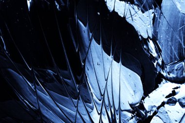 Tuvaldeki yağlı boya..