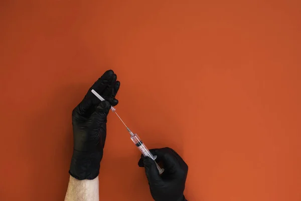 Hands holding syringe. — Stock Photo, Image