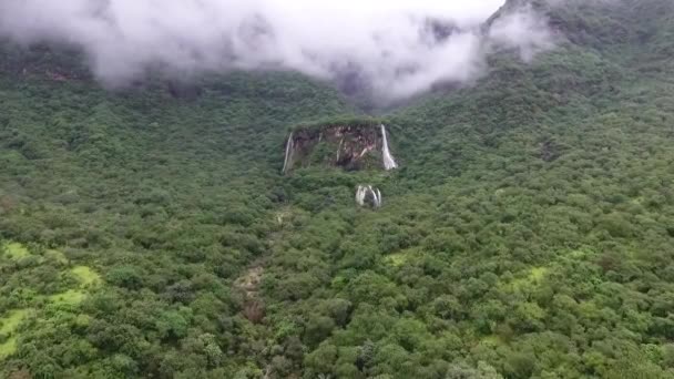 Överraskande Ögonblicksbild Drönaren Fallet Salalah Ain Darbat Sultanatet Oman — Stockvideo