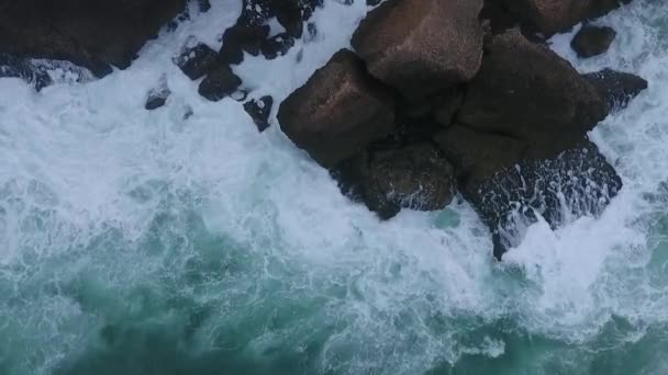 Incrível Tiro Drone Queda Salalah Ondas Mar Rochas Sultanato Omã — Vídeo de Stock