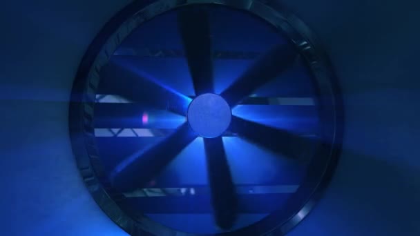 Achtergrond Fan Turbine Rotating Light Blue Aan Achterkant — Stockvideo