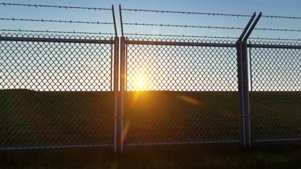 Bakgrund Boundary Fence Sunset — Stockvideo