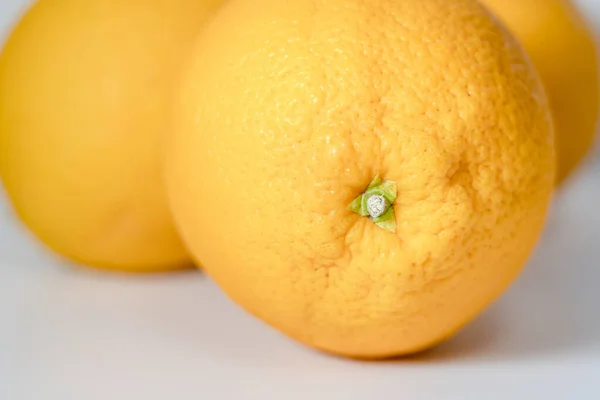 Świeże pomarańczowe tło; pomarańczowy na białym tle — Zdjęcie stockowe