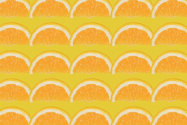 新鮮なオレンジの背景;黄色の背景にオレンジ — ストック写真
