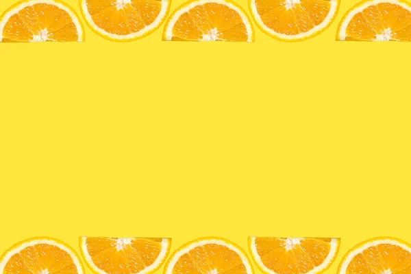 Fondo naranja fresco; naranja sobre fondo amarillo —  Fotos de Stock