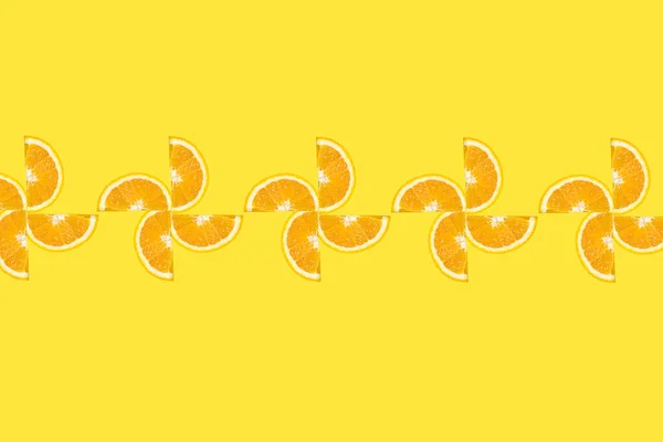 Fundo laranja fresco; laranja sobre fundo amarelo — Fotografia de Stock